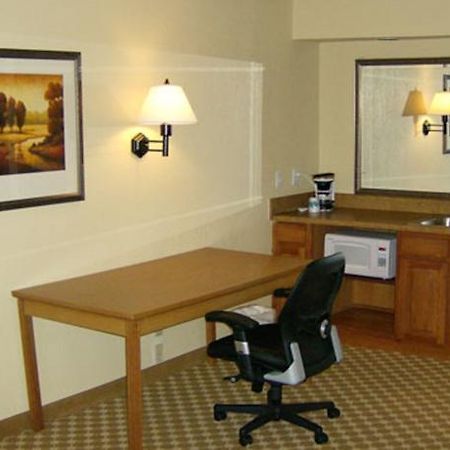 Ramada Huntsville Room photo